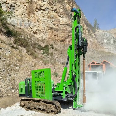 鲁鸿 光伏螺旋打孔机 螺旋钻机 履带式打桩机 360度旋转定位精准