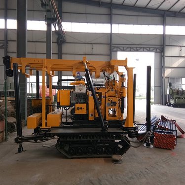 XYD-130橡胶履带水井钻机 全液压高支腿履带钻机 链轨钻机 地表水井钻机