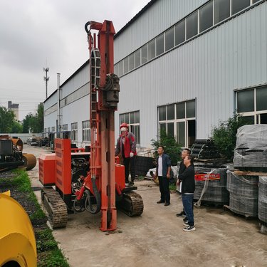 光伏电站打桩机 履带引孔机 挖机改潜孔钻机 鲁邦重工